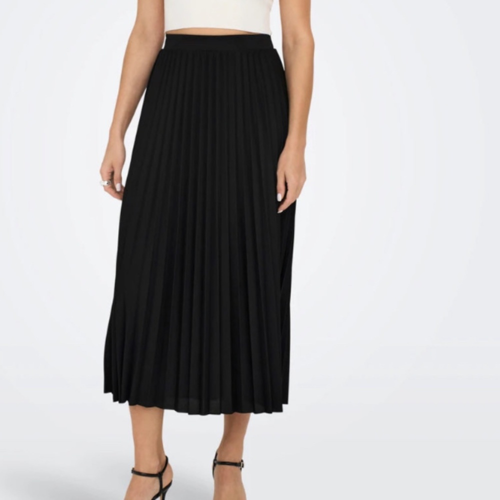 Pleated black midi skirt